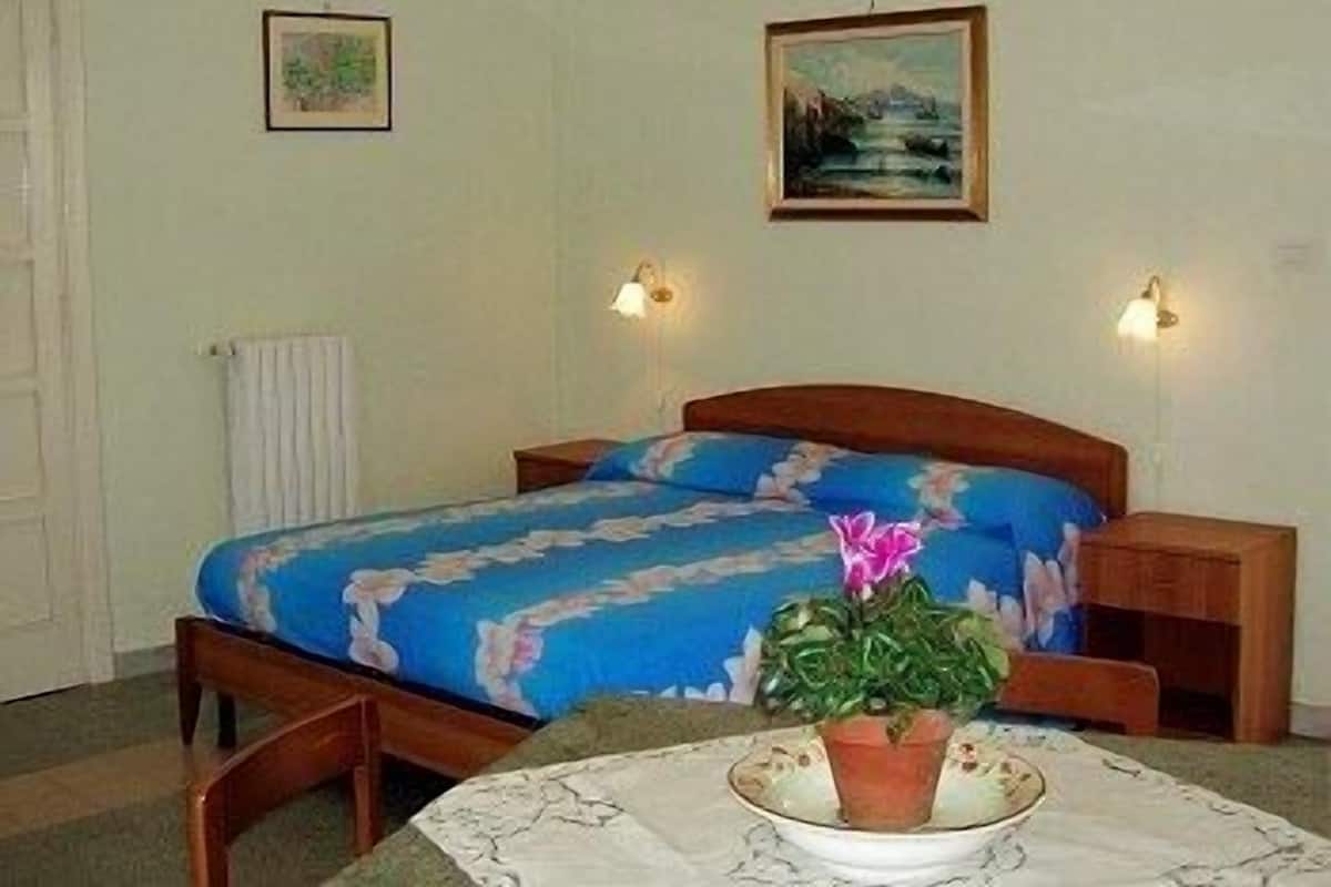 Iron/ironing board, rollaway beds, free WiFi, bed sheets
