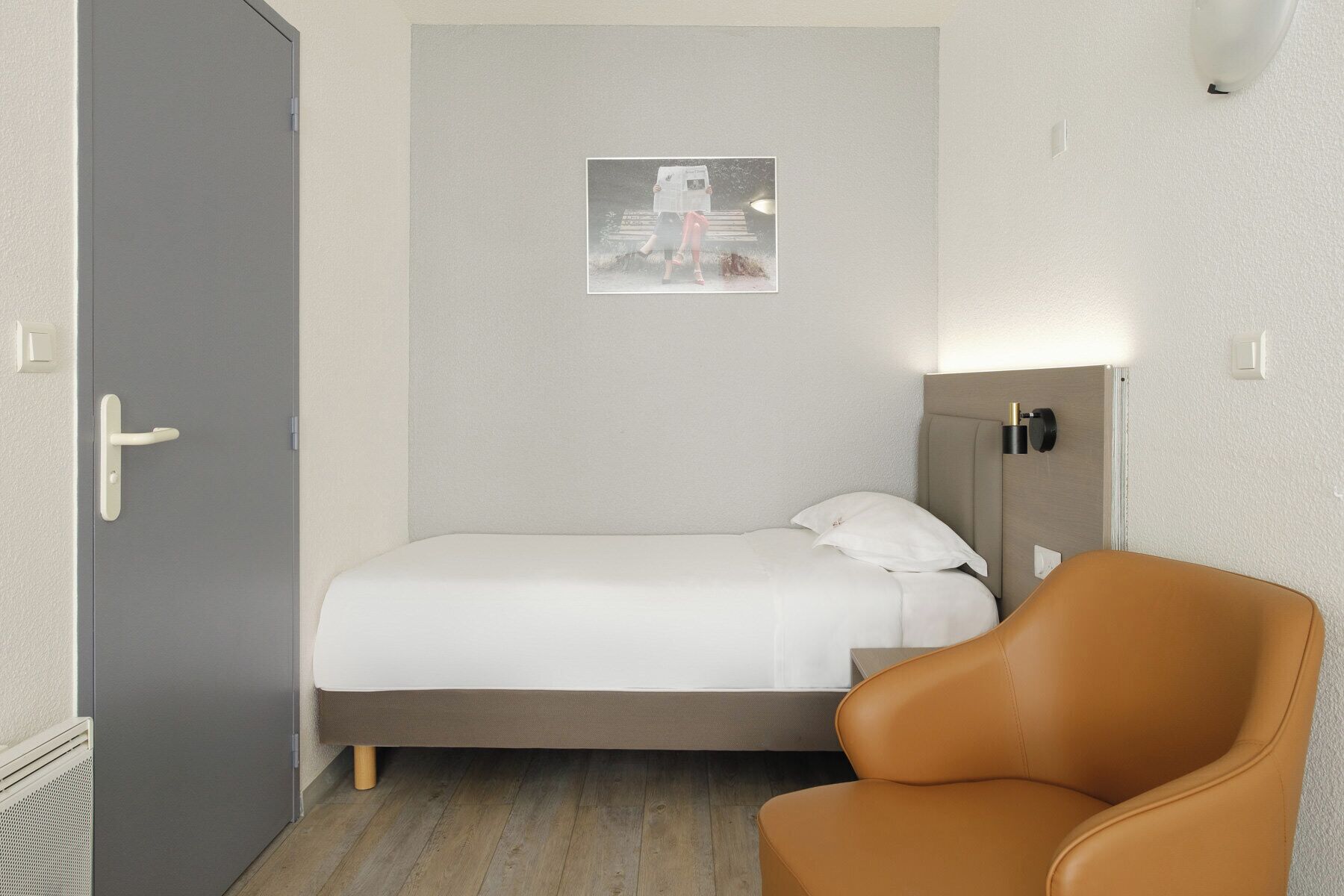 triple room | desk, blackout curtains, iron/ironing board, cots/infant beds