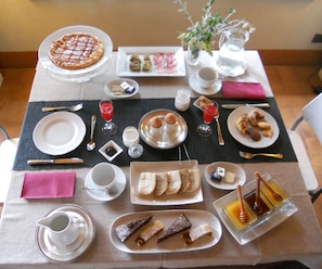 Free buffet breakfast