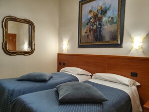 Chambre Double ou avec lits jumeaux | Minibar, coffres-forts dans les chambres, bureau, Wi-Fi gratuit