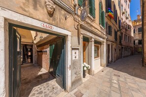 Front of property - La Locandiera (Venice)