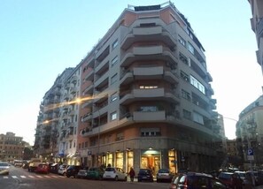 Façade de l’hébergement - soirée/nuit