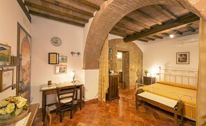 Double Room, 1 Bedroom, Private Bathroom | In-room dining - Agriturismo Il Colombaiolo (Pienza)