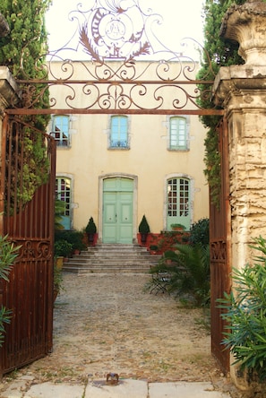 Exterior - Hôtel de Digoine - Demeure d'hôtes (Bourg-Saint-Andeol)