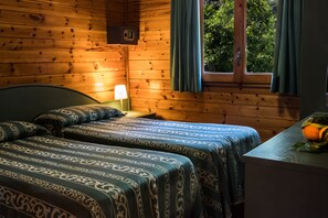 In-room safe, desk, blackout curtains, iron/ironing board - Villaggio Verde (Sorrento)