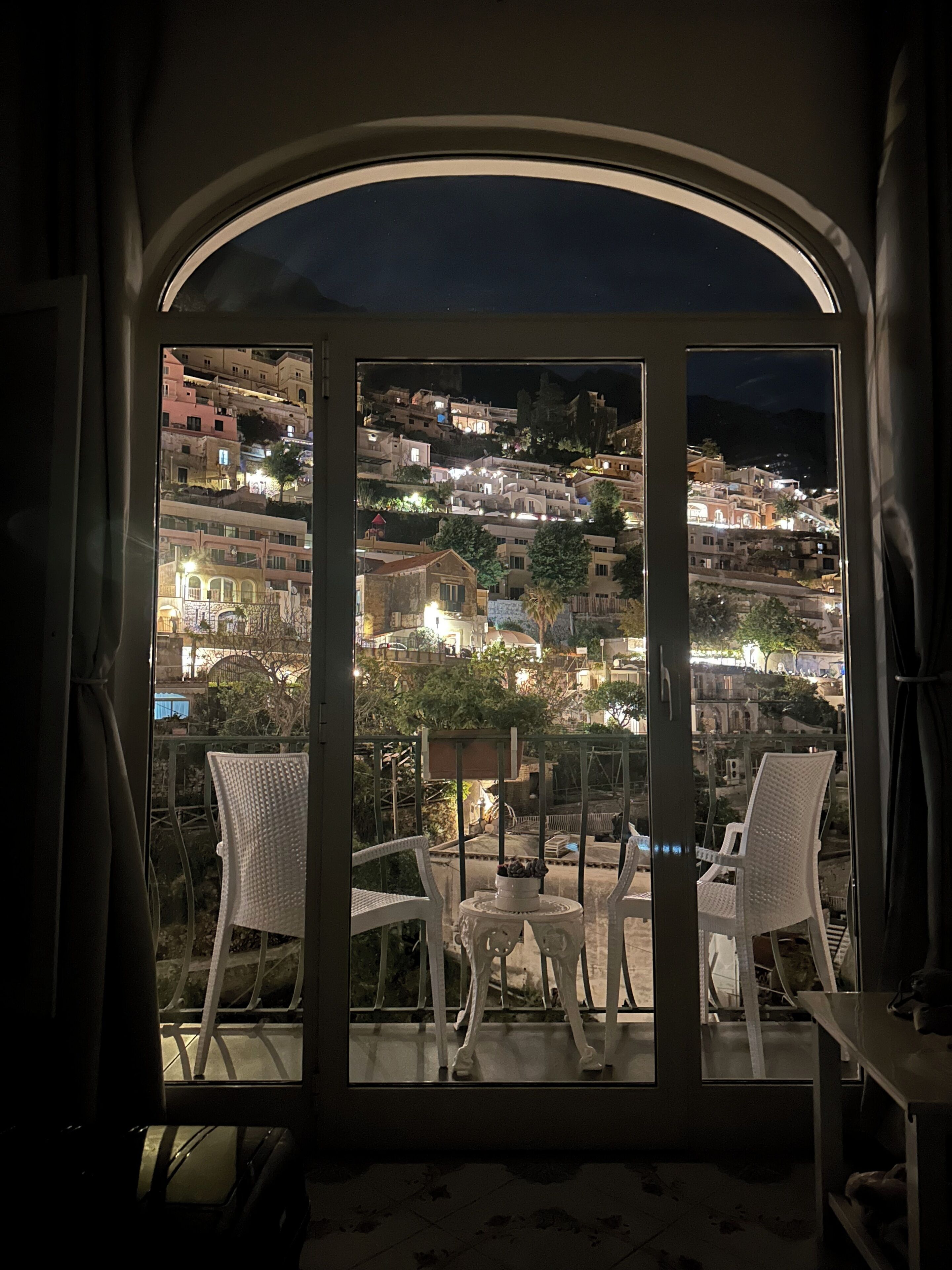 Doppia Standard, balcone | Minibar, una cassaforte in camera, una scrivania, tende oscuranti