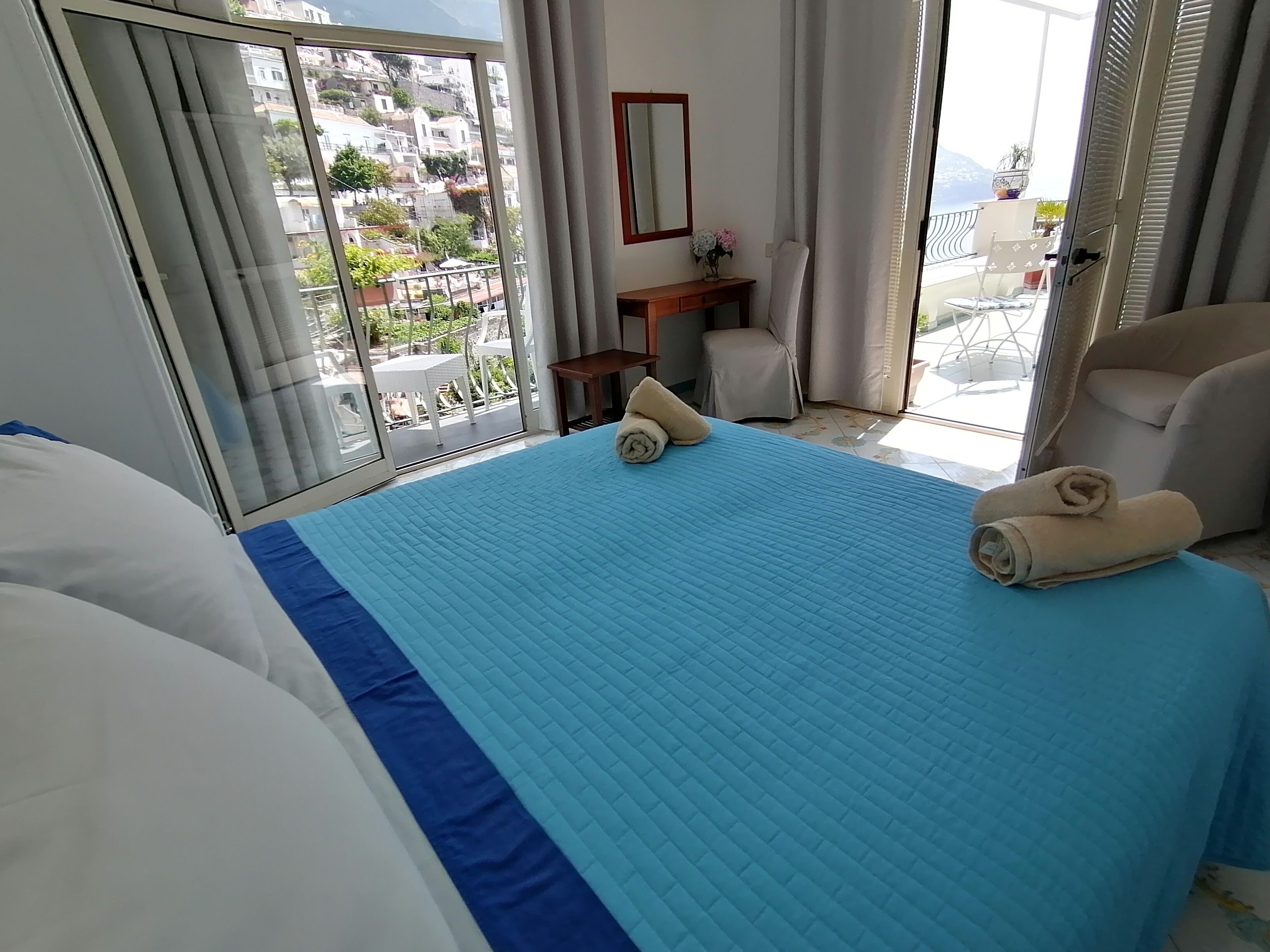 Standard Double Room, Balcony | Minibar, in-room safe, desk, blackout drapes