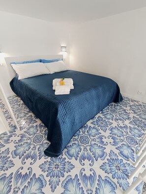 Family Quadruple Room, 2 Queen Beds, Terrace | Minibar, in-room safe, desk, blackout drapes - B&B Venus Inn Residence (Positano)