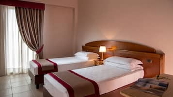 Standard Twin Room | In-room safe, desk, iron/ironing board, free WiFi
