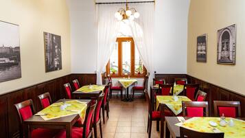 包含每日自助早餐