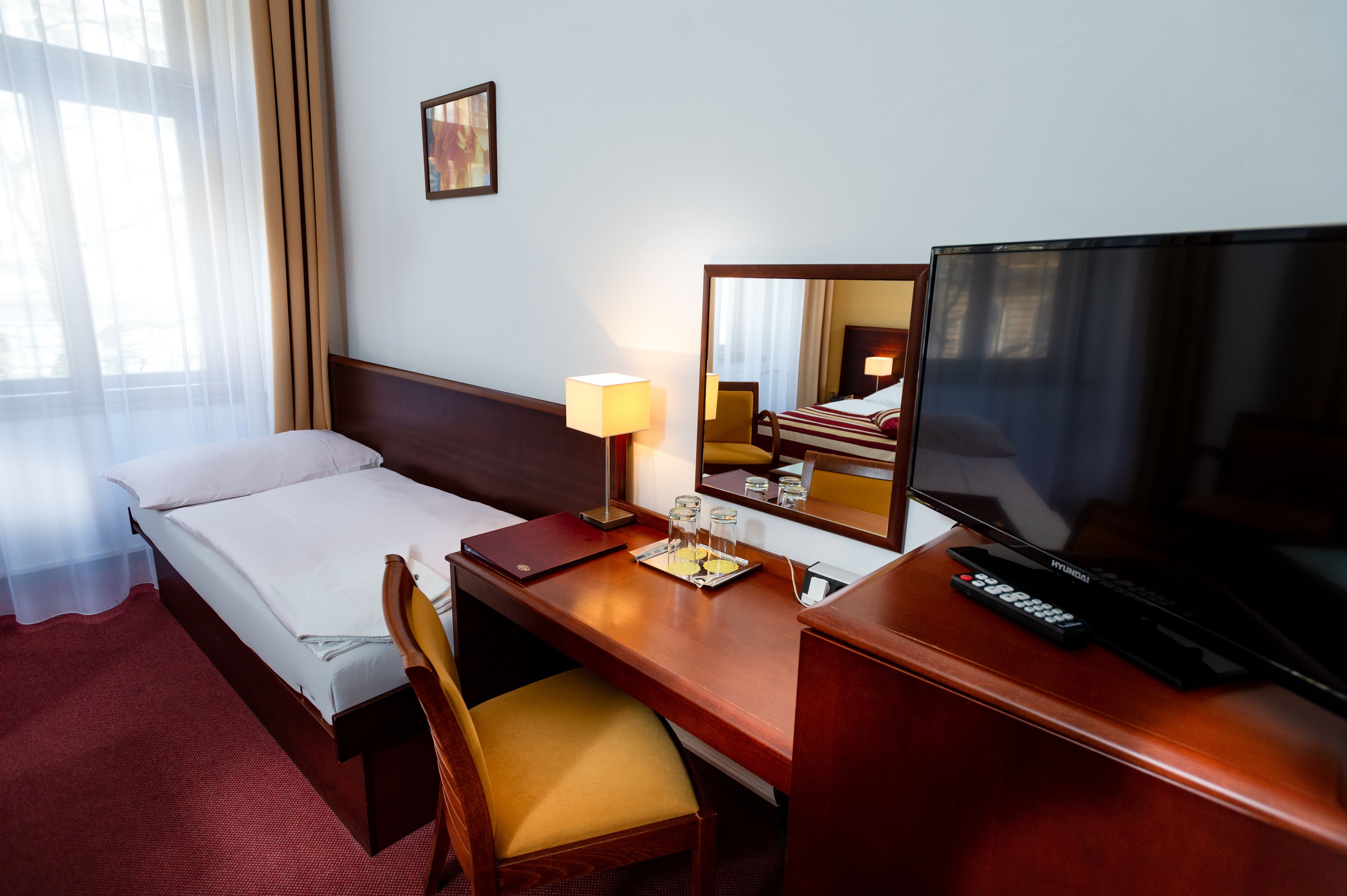 double room, multiple beds | extra beds