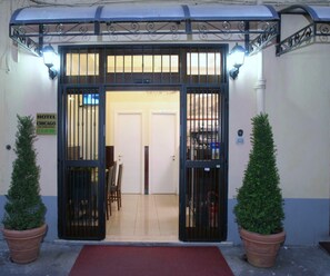 Property entrance - Hotel Chicago (Rome)