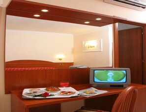 LED TV - Hotel Chicago (Rome)