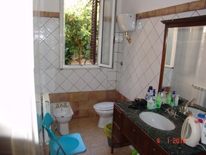 Bathroom - B&B A Casa Totti (Rome)