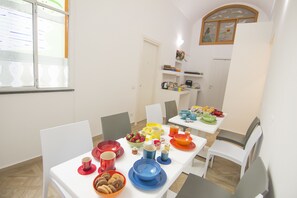 Tägliches inbegriffenes nach Wunsch zubereitetes Frühstück