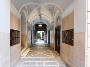 Interior - Residenza Domiziano (Rome)