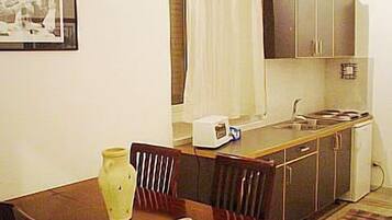 Fridge, stovetop, coffee/tea maker, cookware/dishes/utensils