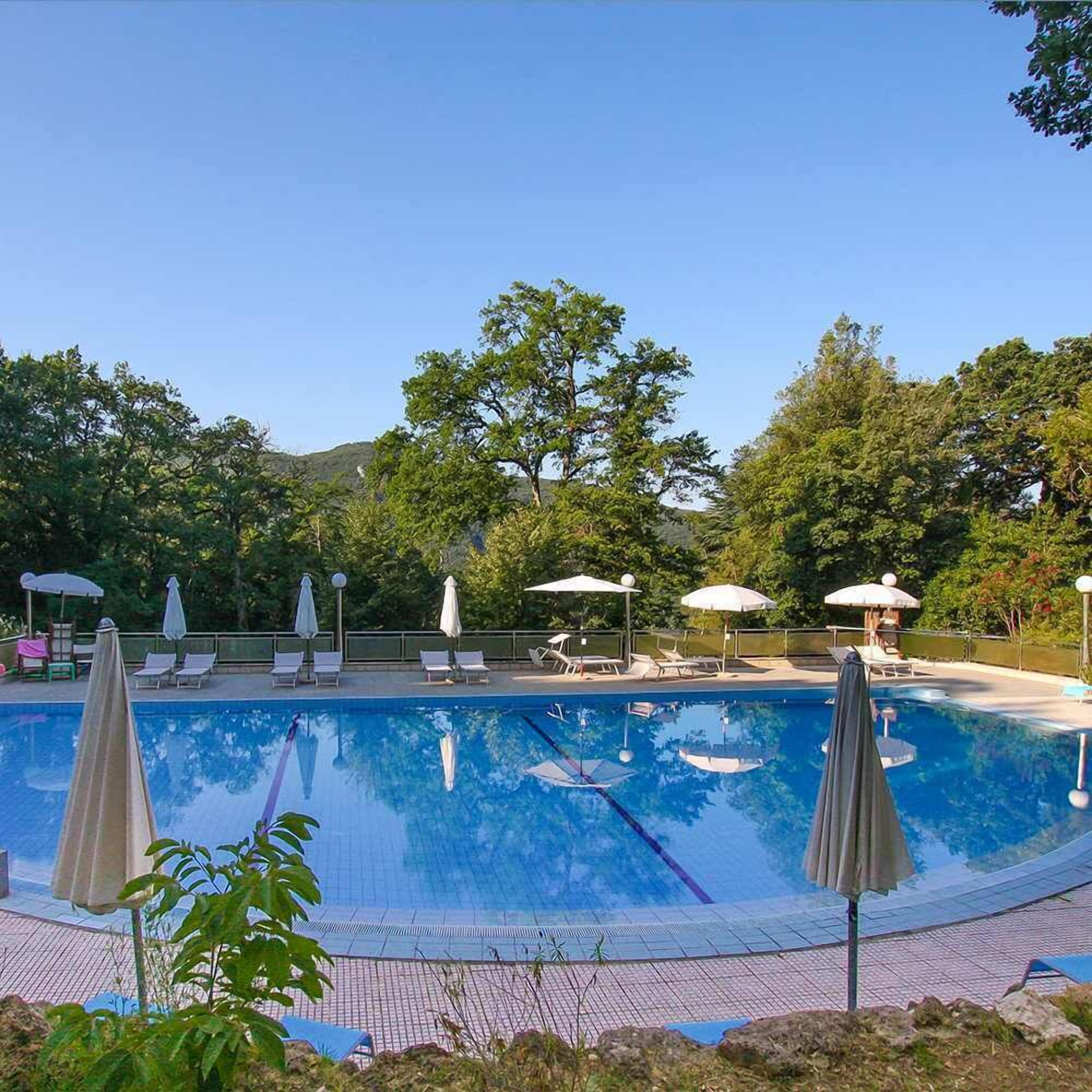 seasonal outdoor pool, open 10 am to 7 pm, pool umbrellas, pool loungers