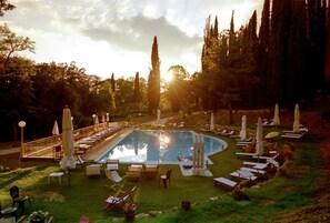 Seasonal outdoor pool, open 10 AM to 7 PM, pool umbrellas, pool loungers