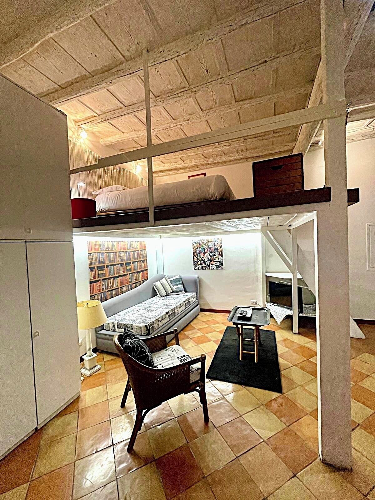 樓中樓客房 | 羽絨被、迷你吧、房內夾萬、獨特裝修