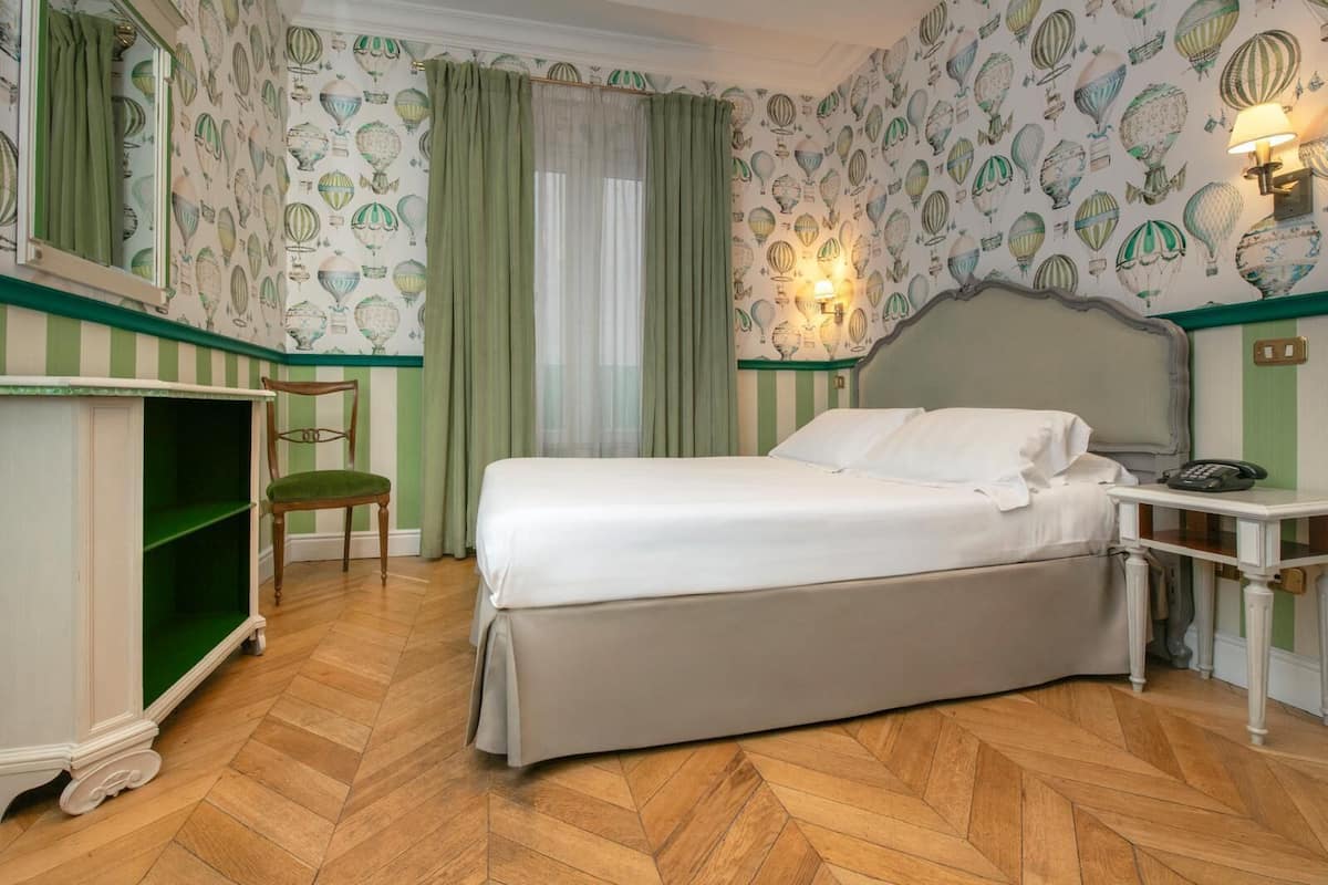 Dobbelt- eller tomannsrom | Dundyner, minibar, safe på rommet og individuelt innredet