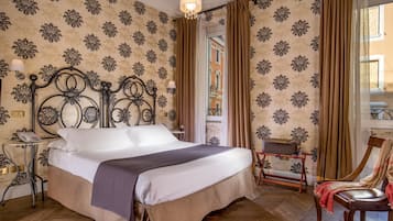 Quarto casal ou duplo superior | Edredons de pluma, frigobar, cofres nos quartos