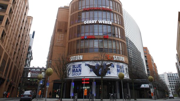 A multi-story building with signage for 'Blue Man Group' and 'Gerry Weber'. - Pension ABC (Berlin)