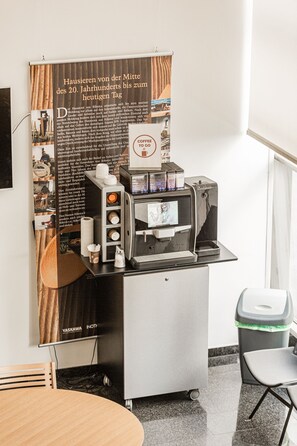 Kaffe og/eller kaffemaskine
