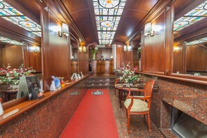 Interior entrance - Prince Galles (Rome)