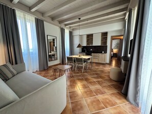 Appartement, 1 slaapkamer, uitzicht op tuin | Luxe beddengoed, een kluis op de kamer, een laptopwerkplek