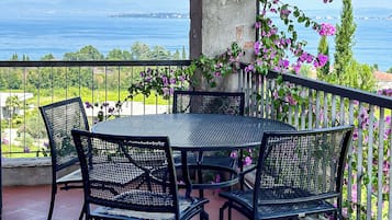 Basic-Apartment, Terrasse, Seeblick | Blick auf den See