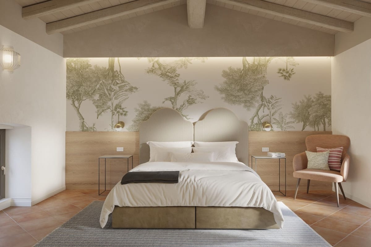 Premium bedding, in-room safe, laptop workspace