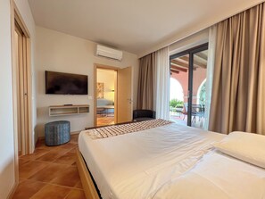 Apartamento família, 2 quartos, vista para o lago | Roupas de cama premium, cofres nos quartos