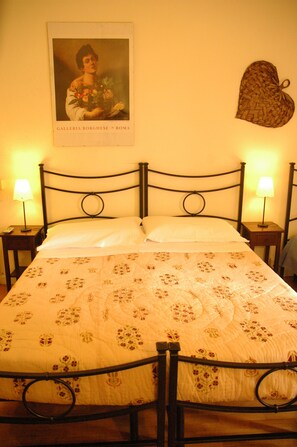 Sengetøy av topp kvalitet, safe på rommet og individuelt dekorert