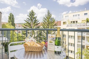 Studio, Balcony (2 people - Dr. Josef Resch Platz 15a) | Balcony - Appartements Ferchergasse (Vienna)
