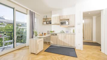 Studio, Balcony (2 people - Dr. Josef Resch Platz 15a) | Private kitchen | Full-sized fridge, microwave, stovetop, dishwasher