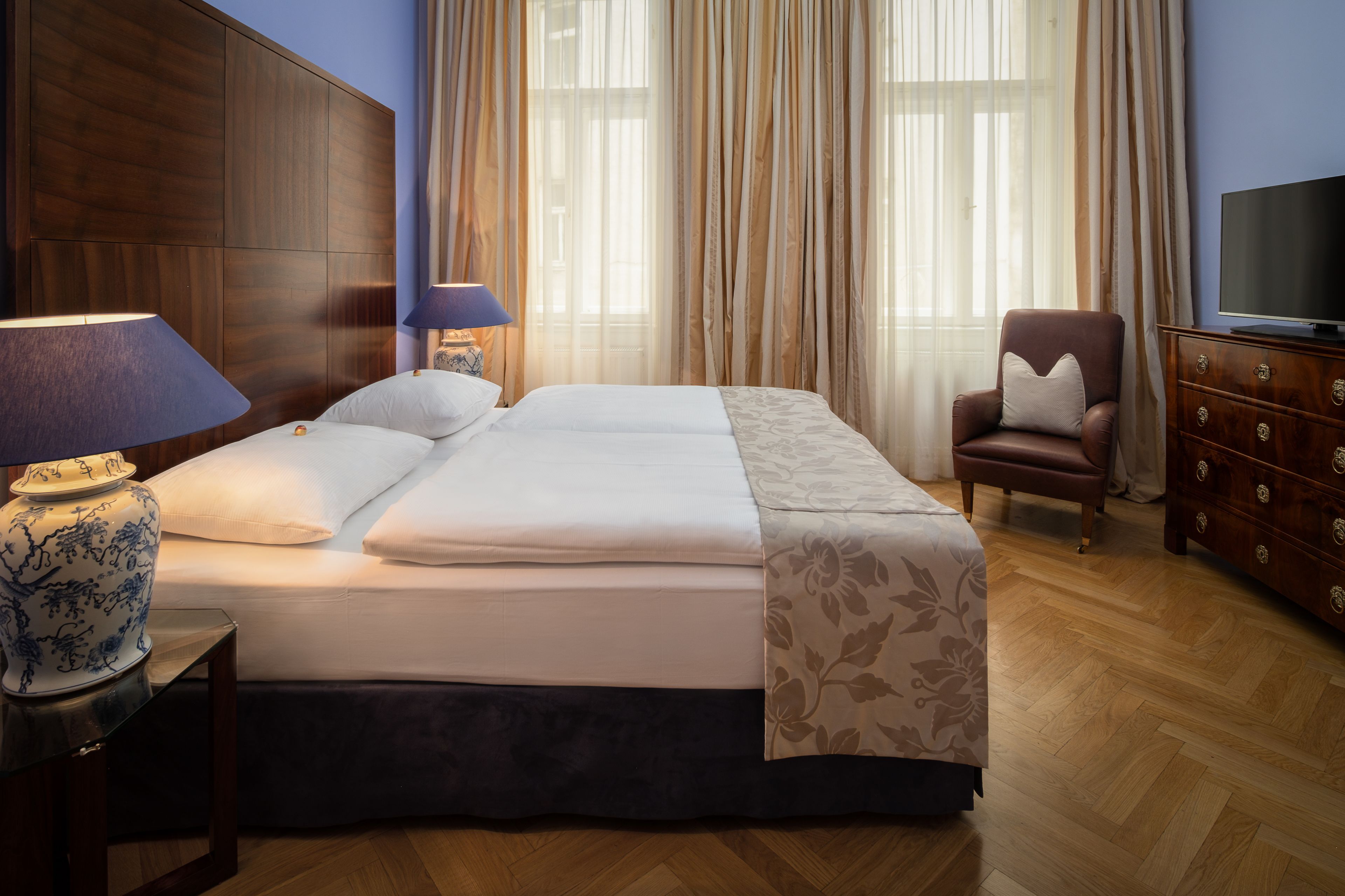 Grand Suite | Hypo-allergenic bedding available, minibar, in-room safe, desk