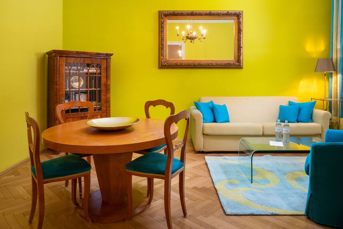 Deluxe Suite | Living area | 40-inch flat-screen TV with cable channels, Netflix, DVD player