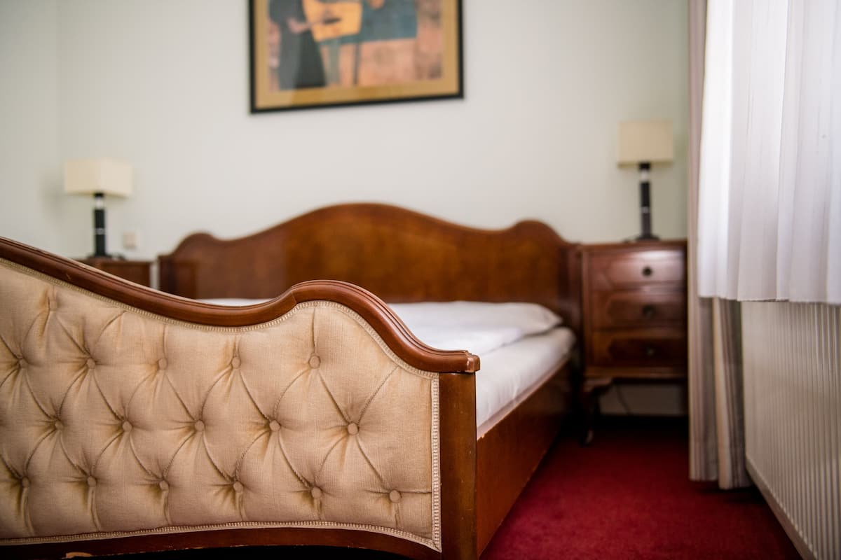 Tweepersoonskamer | Luxe beddengoed, een minibar, individueel gedecoreerd