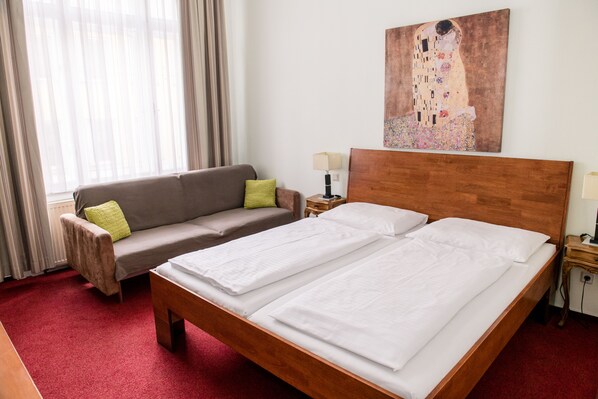Triple Room | Premium bedding, minibar, individually decorated, individually furnished