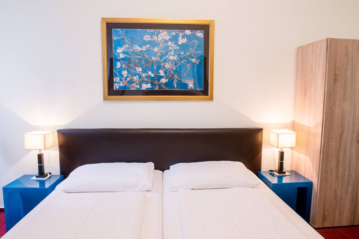 Comfort tweepersoonskamer | Luxe beddengoed, een minibar, individueel gedecoreerd