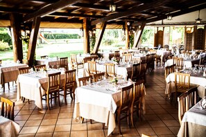 Breakfast, lunch, dinner served; Italian cuisine, garden views - Podere Giulio (Tarquinia)