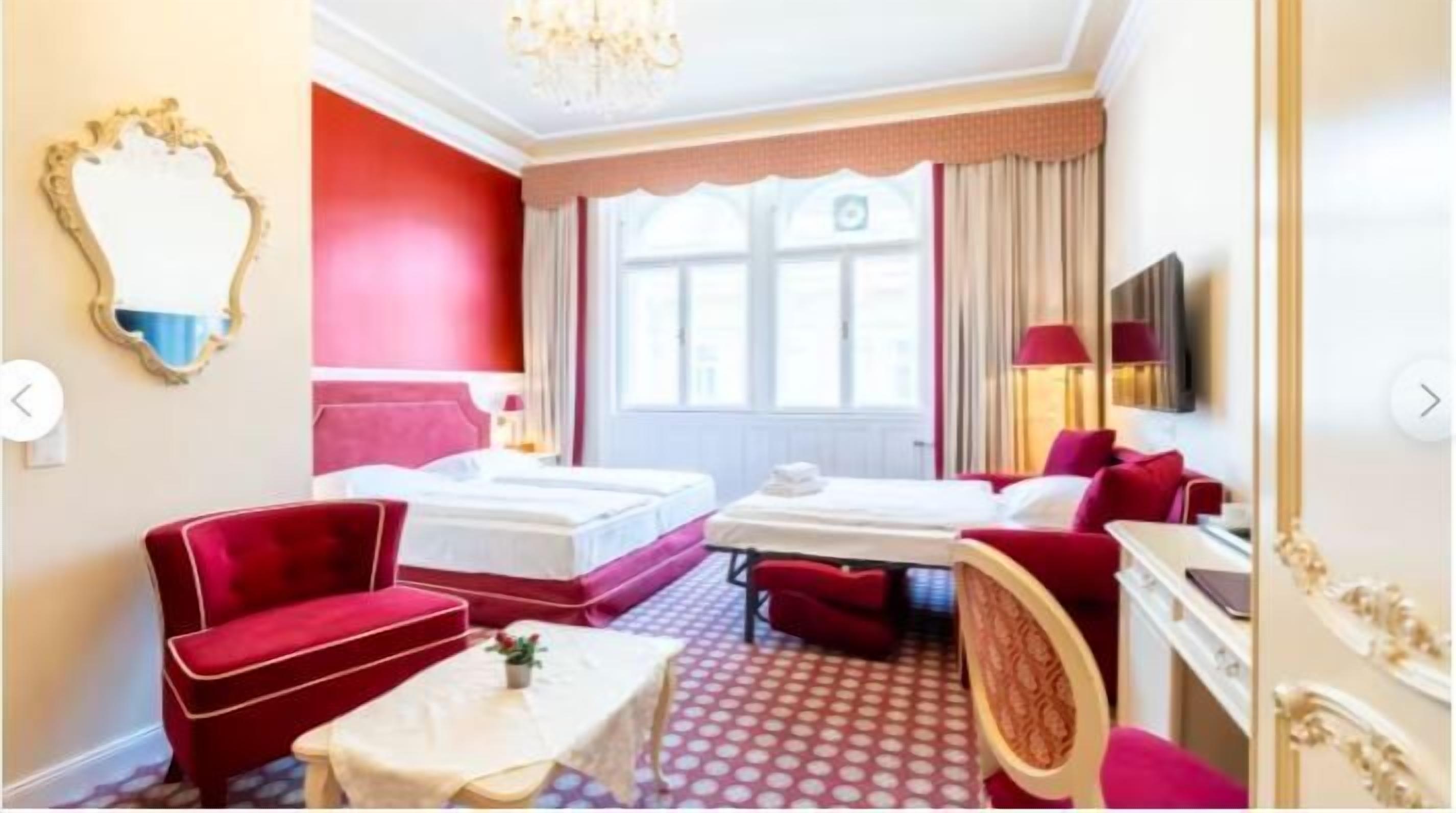 Chambre Triple (5th and 6th Floor)