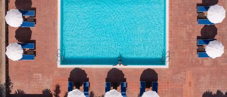 Outdoor pool, pool umbrellas, sun loungers