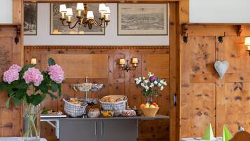 Desayuno buffet (EUR 16 por persona)