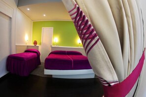 Down comforters, in-room safe, desk, soundproofing - The Fresh (Naples)