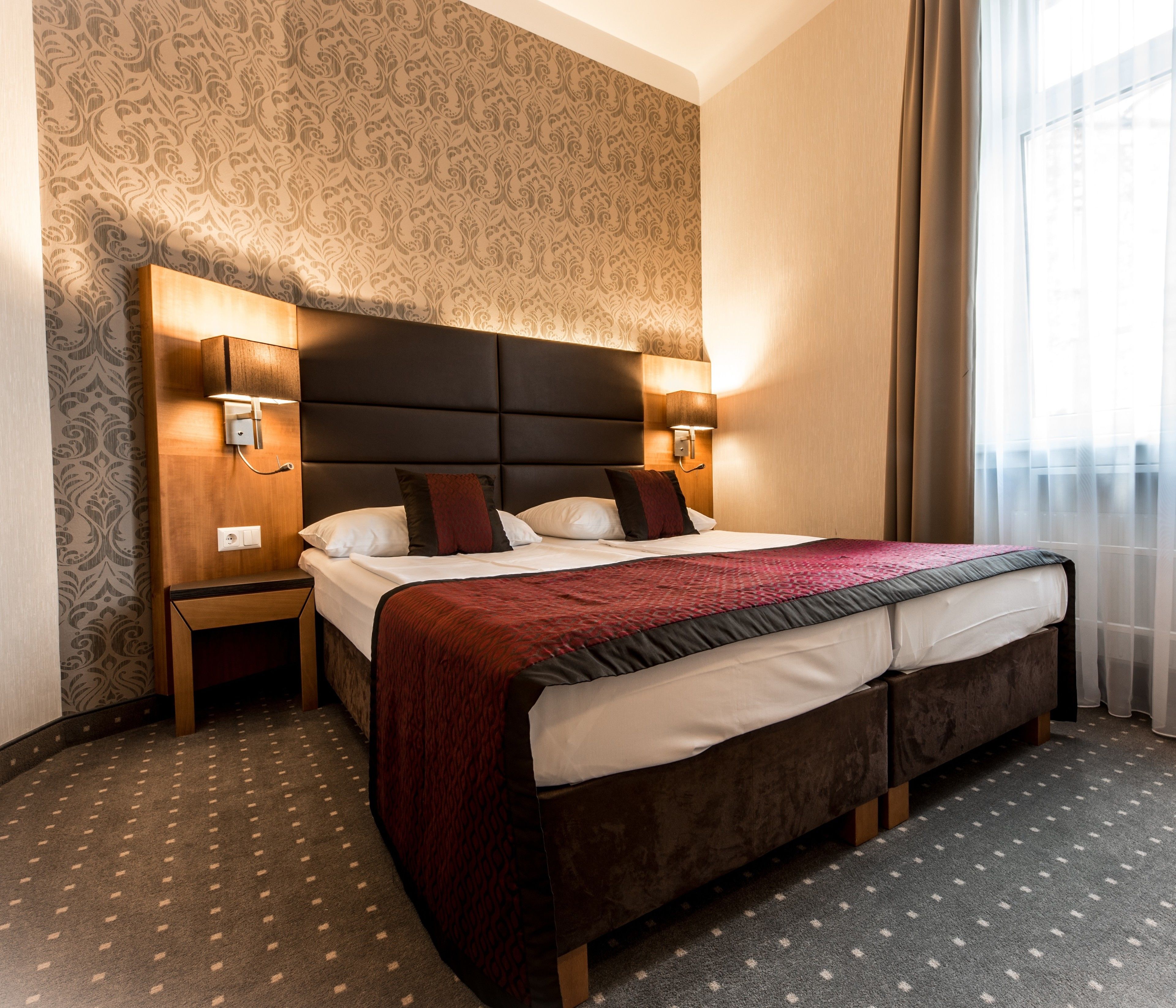 double room (180cm x 200cm bed) | minibar, in-room safe, desk, laptop workspace