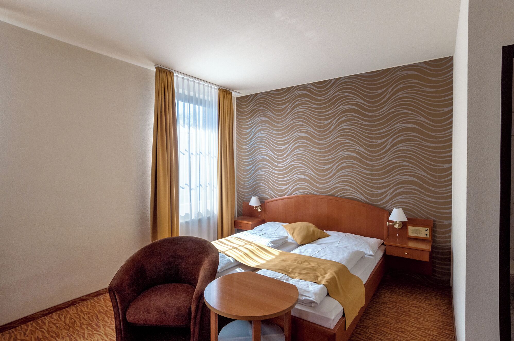 Coffre-fort, bureau, espace de travail pour ordinateurs portables