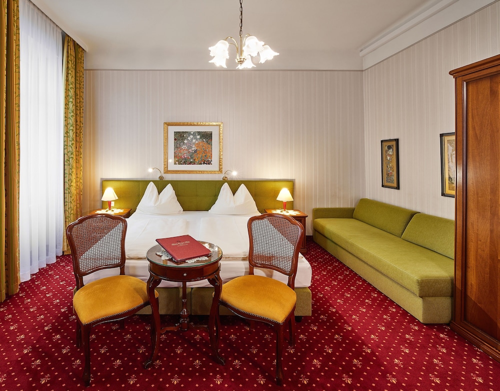 Hotel Austria by null