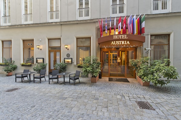 Property entrance - Hotel Austria (Vienna)
